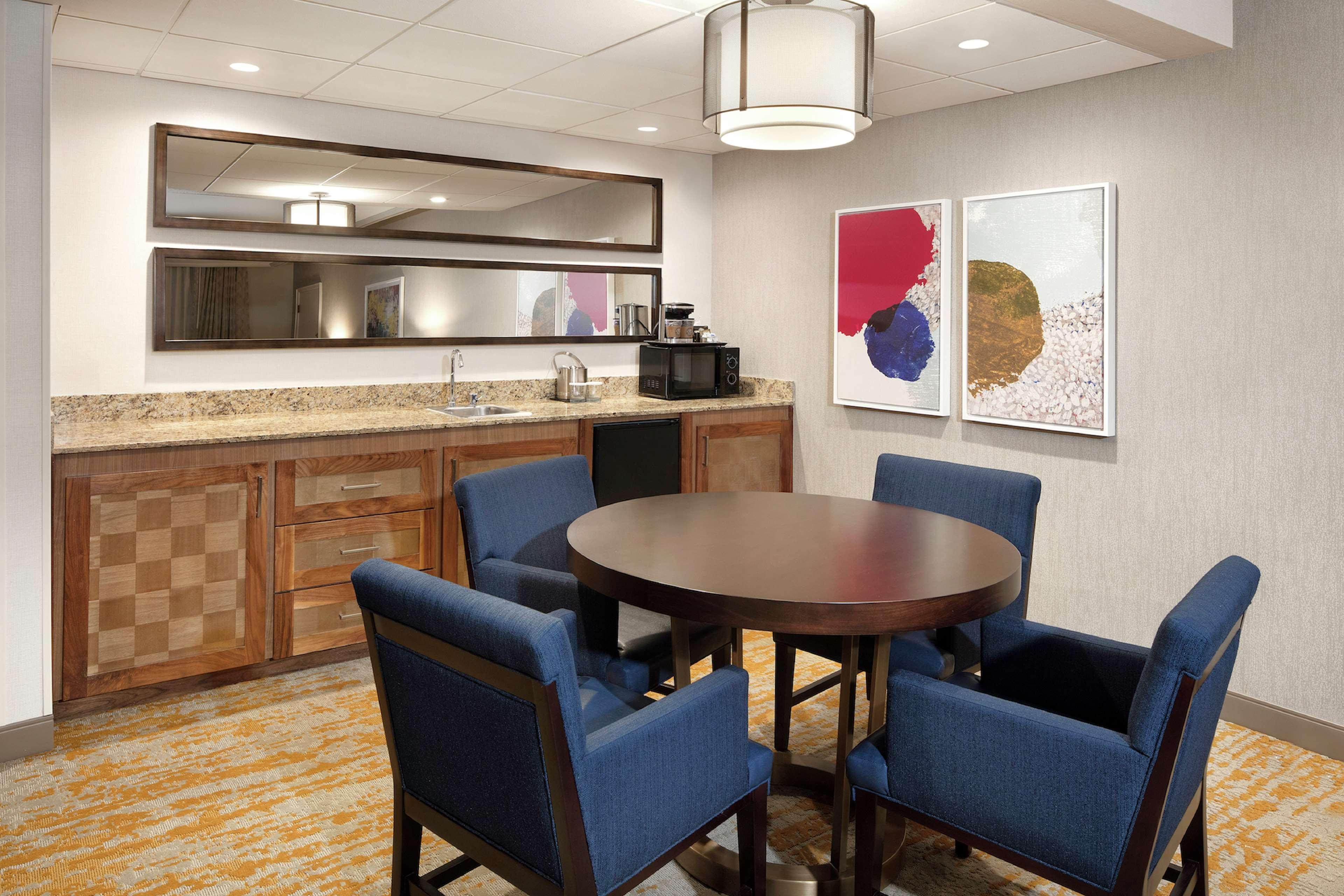 Hotel Doubletree By Hilton Ontario Airport Esterno foto