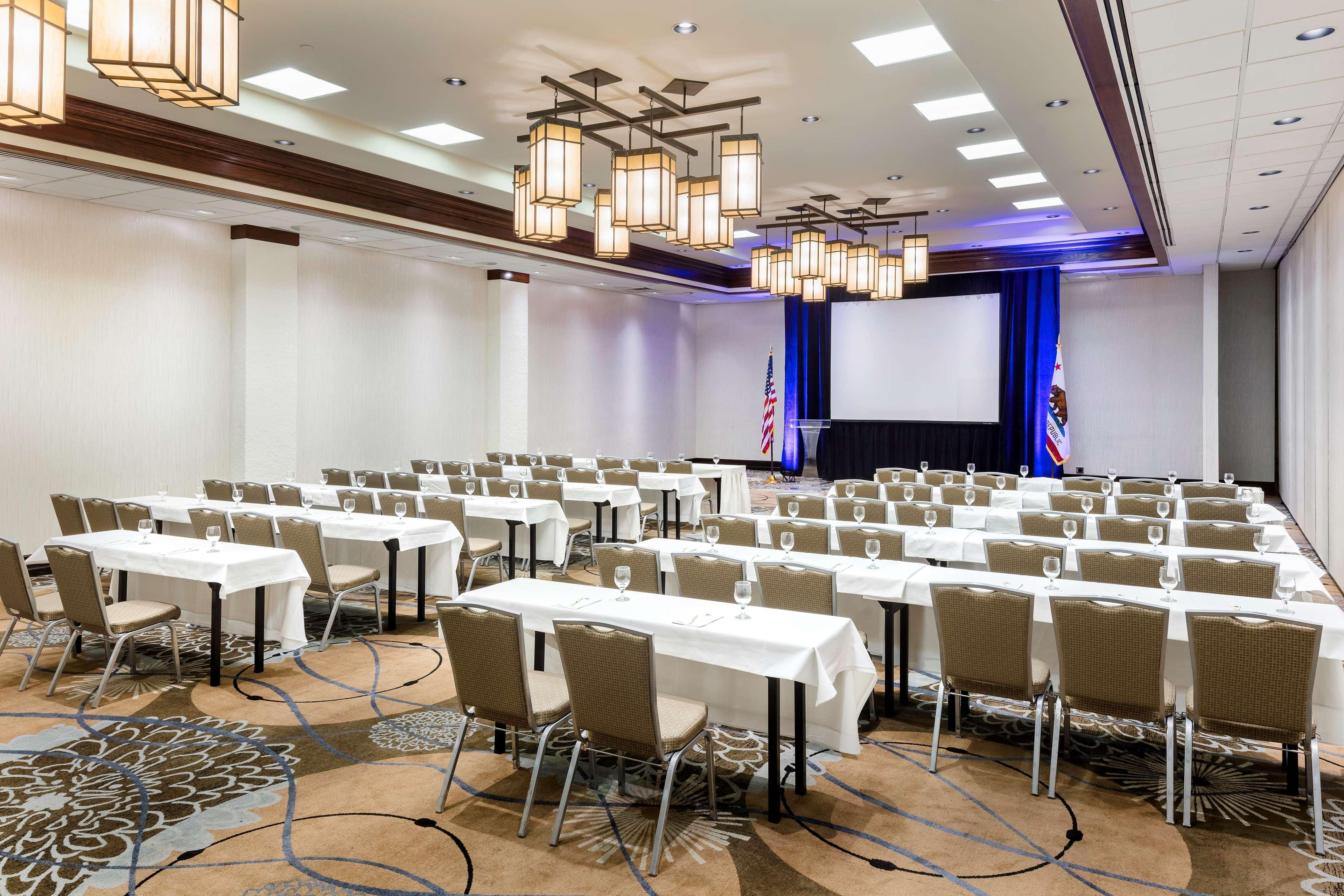 Hotel Doubletree By Hilton Ontario Airport Esterno foto