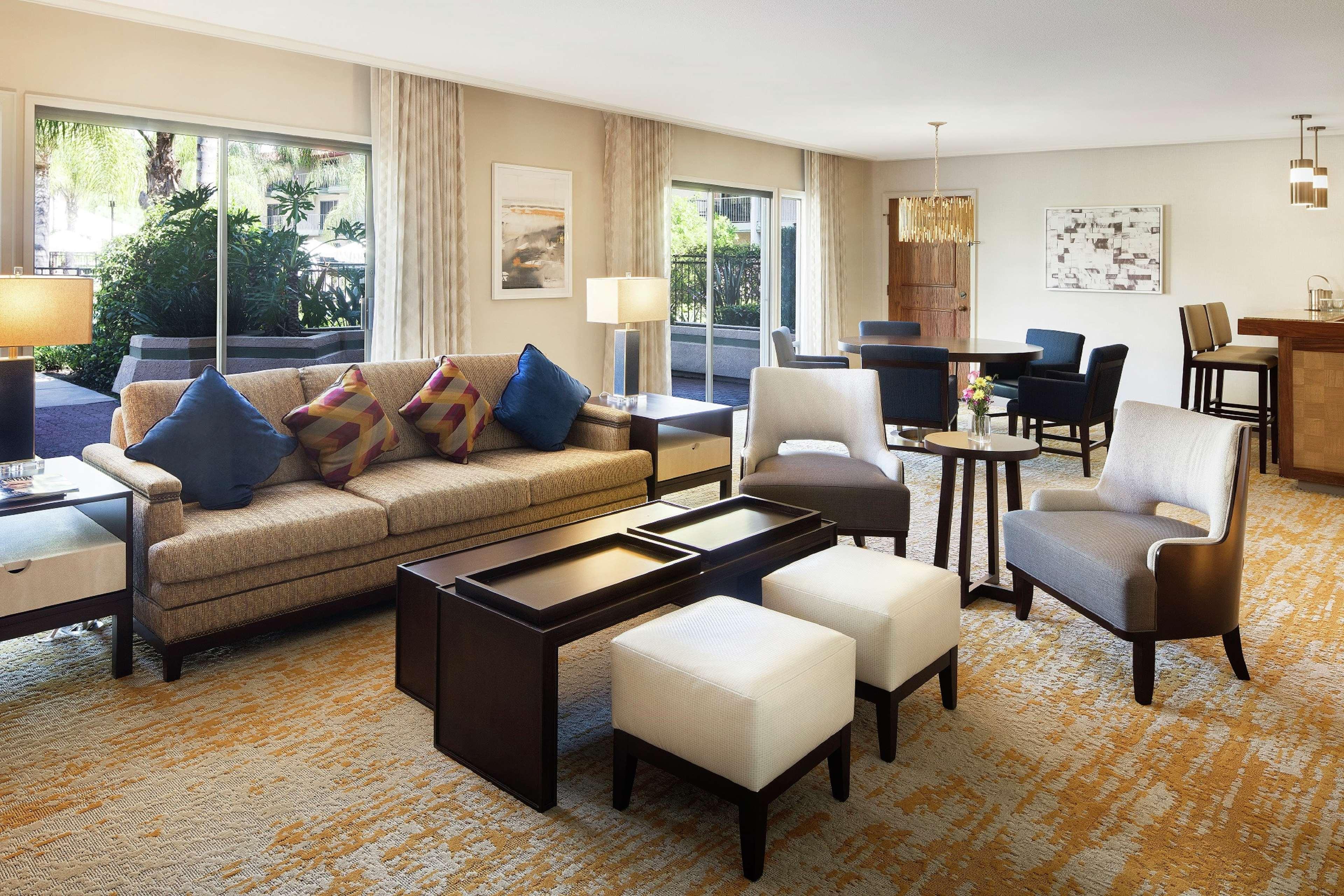 Hotel Doubletree By Hilton Ontario Airport Esterno foto