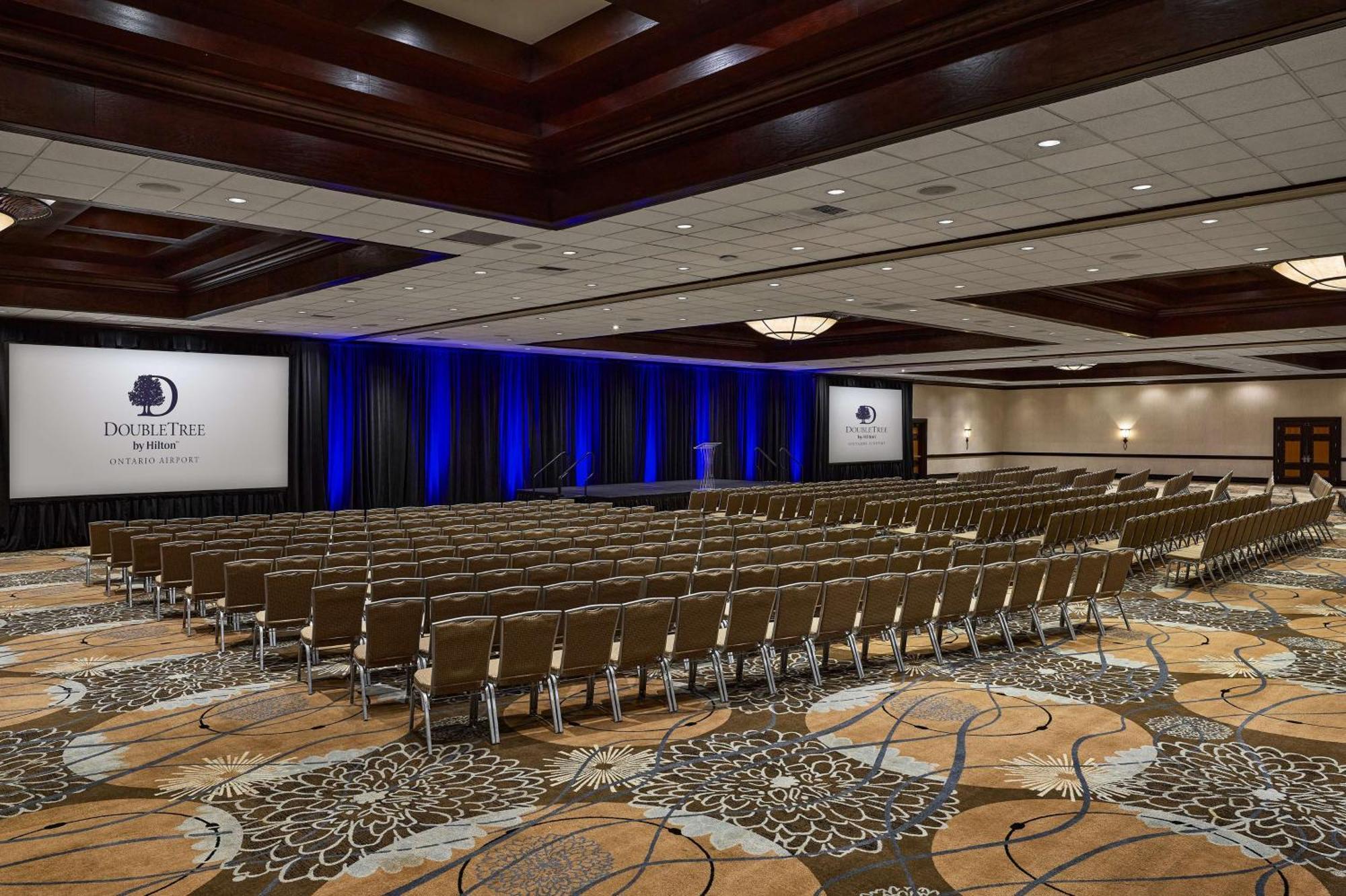 Hotel Doubletree By Hilton Ontario Airport Esterno foto
