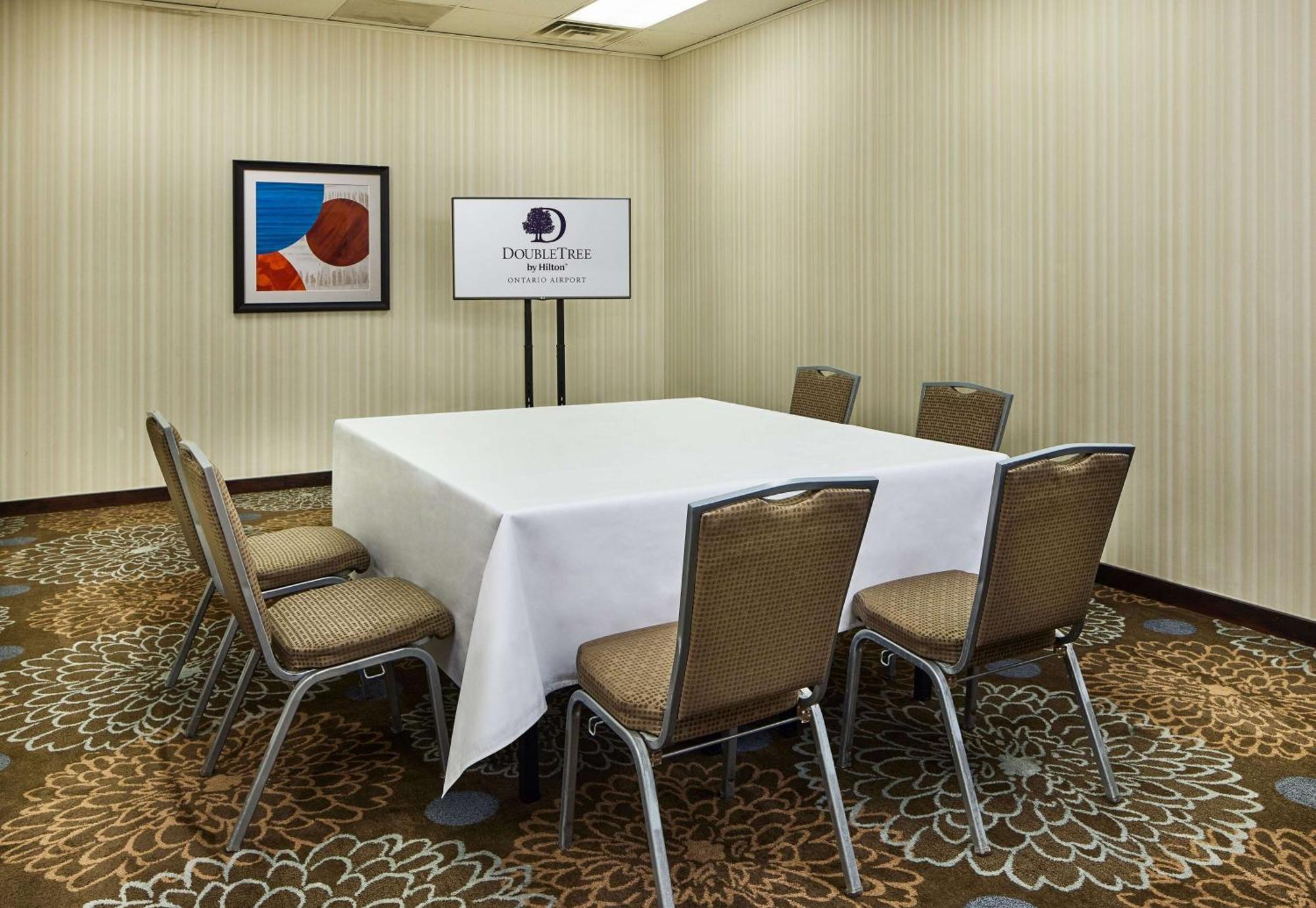 Hotel Doubletree By Hilton Ontario Airport Esterno foto