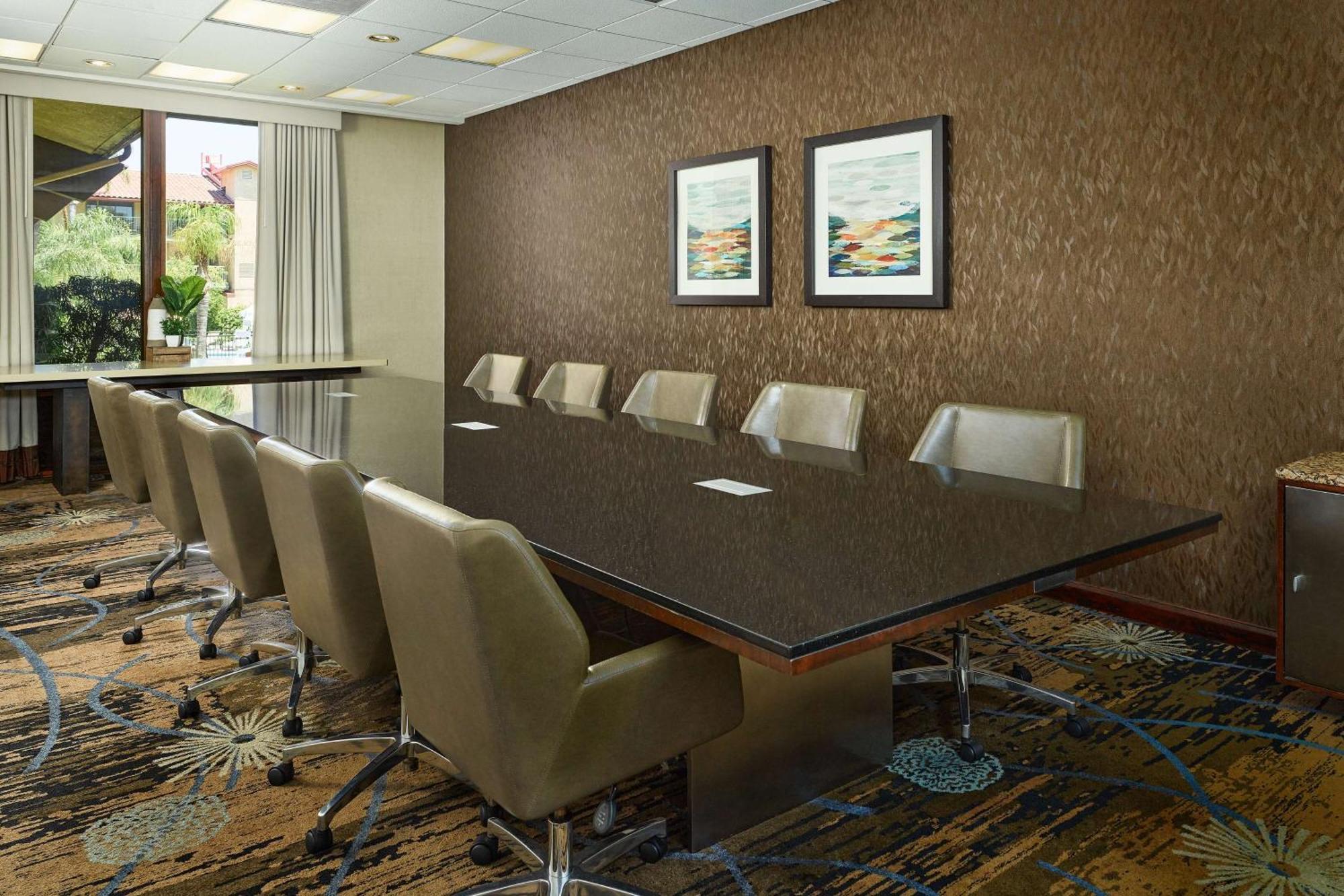 Hotel Doubletree By Hilton Ontario Airport Esterno foto