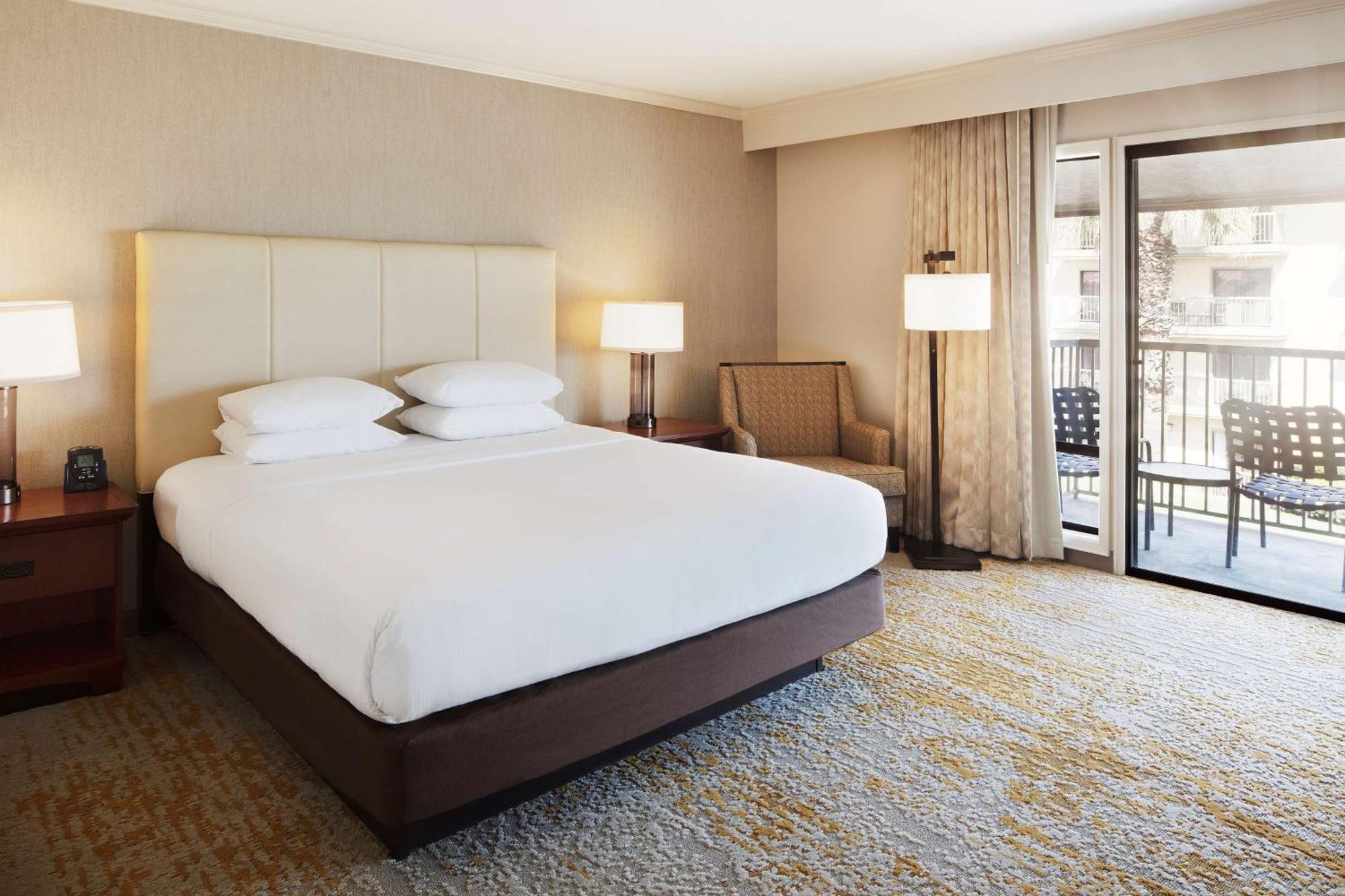 Hotel Doubletree By Hilton Ontario Airport Esterno foto