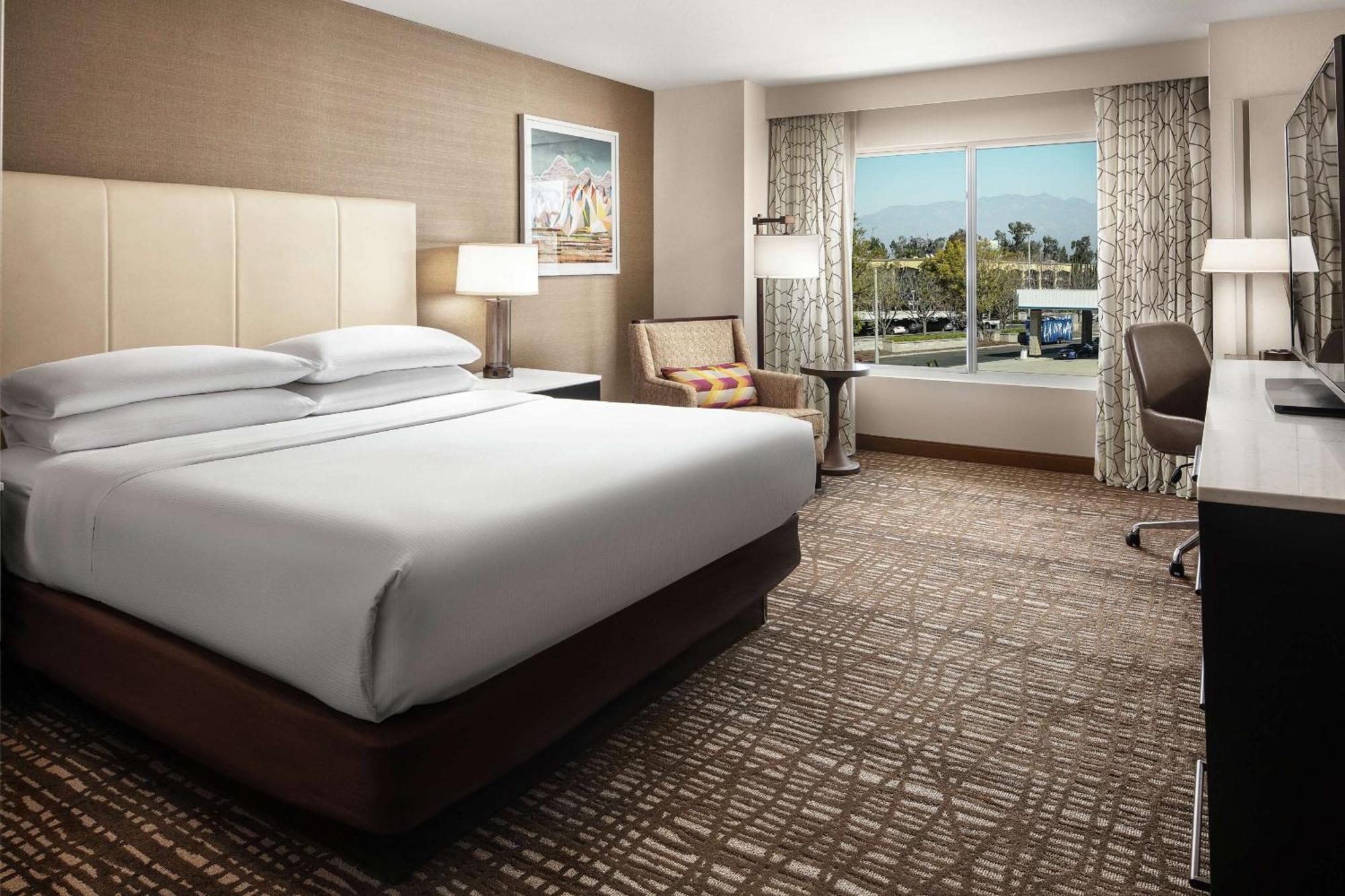 Hotel Doubletree By Hilton Ontario Airport Esterno foto